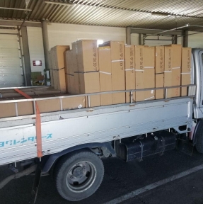 <p>Вчера, как, впрочем, всегда у нас, был весьма насыщенный событиями день. Подтверждая качество работы штатных брокеров, стремительно выпускались декларации. Подхватывая эту высокую динамику, соответствуя в результативности декларантам, логисты формировали, отгружали, направляли выпущенные грузы по городам и весям. Отбыли в адрес назначения: - топливный стенд &ndash; в славный город Читу - электроскейтборды &ndash; в &laquo;город смелых&raquo; - Екатеринбург - абразивные круги, электронные компоненты &ndash; в столицу Сибири</p>
