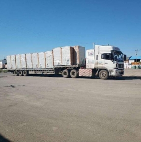 <p>На наши склады в Тачэн прибыла вторая часть партии КРУ - Комплектных распределительных устройств. Транспортные средства для международной доставки были заказаны заранее. Готовимся к погрузке и экспортному таможенному оформлению.</p>
