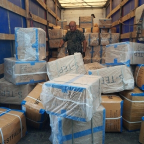 <p>Вчера завершили погрузку в транспортное средство очередной партии сборного груза на наших складах в Тачэн, отработали экспортные процедуры. Сегодня откроем транзит, и пойдет доставка. Ответственные брокеры - в активной работе с документами, готовятся к таможенному декларированию. ГК &laquo;СибирьТрансАзия&raquo; - Оператор ВЭД с КНР в сегменте B2B, наши рабочие процессы подчинены главной задаче &ndash; удовлетворять потребности Вашего бизнеса в безопасности, скорости, качестве сервиса. Отправьте нам Заявку на доставку, сформулируйте коротко задачу. Наши специалисты свяжутся с Вами, предоставят КП и исчерпывающую консультацию по условиям сотрудничества. # таможенноедекларирование</p>
