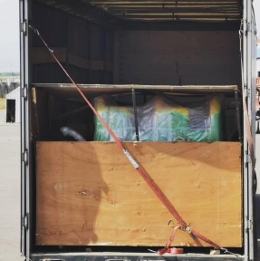 <p>Тачэн. Как мы и обещали, очередная партия сборного груза размещена в ТС, процедуры экспортного таможенного оформления реализованы, открываем транзит. В понедельник планируем размещение товарных партий на нашем СВХ &laquo;Либерал Вэльюз&raquo;. Иногда сталкиваемся с ситуацией: требования к упаковке Клиентом не были согласованы с продавцом на этапе переговоров. Чаще всего это приводит к тому, что продавец, самостоятельно принимая решение, к транспортировке пытается передать товарную партию, упакованную недолжным образом: например, сложное, дорогостоящее оборудование &ndash; обернутое в полиэтиленовую пленку, в качестве транспортной упаковки. Помните, что качественная и достаточная упаковка &ndash; гарантия сохранности груза. Специалисты Отдела логистики ГК &laquo;СибирьТрансАзия&raquo; всегда готовы предложить Вам исчерпывающие рекомендации.</p>
