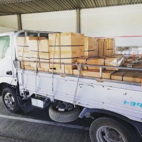 <p>Передали с СВХ к доставке в адрес Компаний &ndash; Клиентов выпущенные товарные партии: зубные щетки, магниты, силиконовые формы, производственное оборудование. Подготовиться к процедуре таможенного декларирования можно заранее, начав предоставлять необходимые документы и сведения в то время, пока товарная партия находится в доставке по КНР. Это даст возможность нашим специалистам заблаговременно проанализировать документы, задать дополнительные вопросы (если потребуется), подготовить декларацию, рассчитать суммы, наличие которых необходимо на ЕЛС для ее подачи.</p>
