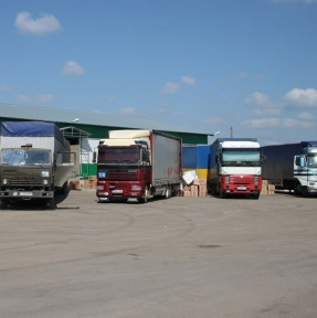 <p>Визит на наш СВХ четвероногого инспектора Алтайской таможни. Песик был при исполнении, поэтому угощения не предложили.</p>
