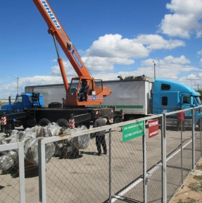<p>Погрузка в транспортное средство выпущенной для внутреннего потребления партии товара на нашем СВХ &laquo;Либерал Вэльюз&raquo;, Свидетельство №10605/010612/10049/4 СВХ расположен на нашем маршруте логистики, по адресу: Алтайский край, Рубцовский район, село Веселоярск, ул. Молодежная 1В.</p>
