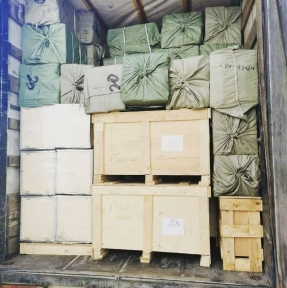 <p>На Тачэн завершена погрузка в транспортное средство очередной партии сборного груза, процедуры экспортного таможенного оформления завершены, сегодня планируется открытие транзита. По восьми из восемнадцати комплектов документов уже готовы декларации на товары.</p>