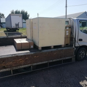 <p>Выпущенные таможней товарные партии передаются к доставке в адрес грузополучателей. Отдел логистики Группы Компаний STA &laquo;СибирьТрансАзия&raquo; отрабатывает варианты, выбирая оптимальные по скорости доставки и стоимости. До передачи к доставке ответственный сотрудник проверяет упаковку грузовых мест. Если это необходимо, упаковка усиливается. Маленькие детали большой работы, имя которой &ndash; качественный сервис.</p>
