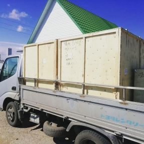 <p>Декларации выпускаются, товарные партии передаются к доставке с СВХ в адрес Компаний &ndash; Клиентов: крепежная лента, светодиодные модули, части двигателей.</p>
