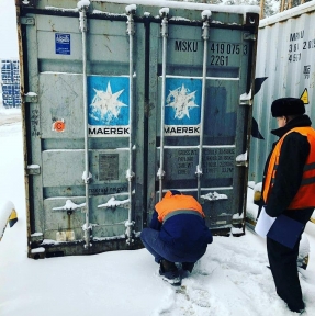 <p>На партию оборудования, представленную нами к декларированию в Екатеринбурге, был назначен досмотр. Сегодня процедуру отработали, ждем выпуска. Планируете поставку оборудования из Китая? Обязательно получите коммерческое предложение ГК STA &laquo;СибирьТрансАзия&raquo;. Доставка и таможенное оформление оборудования из Китая &ndash; наша профессия!</p>
