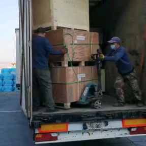 <p>Очередная партия сборных грузов вчера была размещена в транспортное средство в Алашенькоу, вчера же была завершена процедура экспортного оформления. Сегодня открыли транзит, партия в доставке, движется на наш СВХ.</p>
