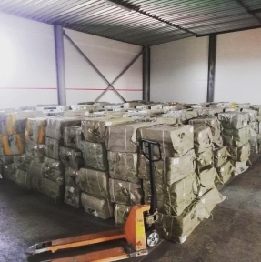 <p>Текущие рабочие процессы: - часть деклараций на товары, поступившие на наш СВХ позавчера, уже выпущена, заказаны транспортные средства для доставки до складов назначения в РФ, сегодня планируются отгрузки - в КНР готовим к выходу очередную партию сборного груза - в обычном режиме ведется работа с предоставлением консультаций и коммерческих предложений в рамках Ваших обращений! Планируете поставку товарной партии из Китая? Обязательно получите коммерческое предложение ГК STA &laquo;СибирьТрансАзия&raquo;. Доставка и таможенное оформление грузов из Китая &ndash; наша профессия!</p>
