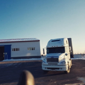 <p>Дамы и господа, вот и пролетел январь! И пока предновогодняя крайняя партия сборных грузов мчит по территории Таможенного Союза в сторону нашего СВХ, можно резюмировать сделанное за первый рабочий месяц: нами выпущено 47 декларации на товары (у многих Компаний &ndash; Клиентов штатные декларанты) &ndash; это 2 партии генеральных грузов, 4 транспортных средства со сборными грузами, 20 единиц самосвалов SHACMAN, 30 единиц самосвалов FAW и 12 единиц автобусов KINGLONG. Впереди две недели для Китая каникулярные. Возвращаемся к активным действиям 12 февраля. А пока, отправляйте нам Заявки на доставку, есть время обсудить условия и получить наше коммерческое предложение. Хорошего дня! #доставкаизкитая #таможенноеоформление #таможня #свх #автодоставкаизкитая</p>
