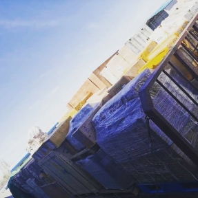 <p>Как и было запланировано, на выходных переместили партию сборного груза в автомобильный пункт пропуска, сейчас подано под погрузку транспортное средство, которое осуществит международную транспортировка. Размещаем партию, отрабатываем экспортные таможенные процедуры. Ждем партию на нашем СВХ в РФ. Планируете поставку товарной партии из Китая? Обязательно получите коммерческое предложение ГК STA &laquo;СибирьТрансАзия&raquo;. Доставка и таможенное оформление грузов из Китая &ndash; наша профессия!</p>
