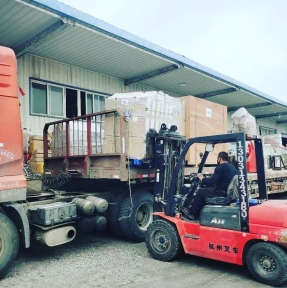 <p>Очередная партия сборного груза была размещена в ТС, прошла экспортное таможенное оформление, процедуру открытия транзита и сейчас движется в направлении нашего СВХ. ГК STA &laquo;СибирьТрансАзия&raquo; - работаем в штатном режиме даже в самых нештатных ситуациях! Планируете поставку товарной партии из Китая? Обязательно получите коммерческое предложение ГК STA &laquo;СибирьТрансАзия&raquo;. Доставка и таможенное оформление грузов из Китая &ndash; наша профессия!</p>
