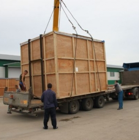 <p>ГК STA &laquo;СибирьТрансАзия&raquo; осуществляет доставку и таможенное оформление станков, оборудования и производственных линий из Китая. Делаем доставку сборных, генеральных и негабаритных грузов. Оказываем услуги участникам ВЭД и Компаниям, предпочитающим отдавать услуги контрактодержателя на аутсорсинг Оператору. Даем Вам: - логистические решения в формате &laquo;от двери до двери&raquo; - экспертный таможенный сервис: СВХ, брокерские услуги, подтверждение таможенной стоимости в рамках доп проверок, сертификация - комплексный аутсорсинг услуг по реализации ВЭД сделки - юридическое сопровождение, представление интересов в таможенных органах - полное документальное сопровождение сделки Планируете поставку оборудования из КНР? Обязательно получите наше коммерческое предложение. Доставка и таможенное оформление грузов из Китая &ndash; наша профессия!</p>
