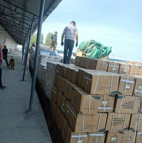 <p>На Алашанькоу разместили очередную партию сборного груза в транспортном средстве, реализовали экспортные таможенные процедуры, открываем транзит. Автопереход Алашанькоу &ndash; Достык расположен в двух днях пути от нашего СВХ в РФ. Отдел таможенного оформления активно работает с документами, готовимся к декларированию. Планируя доставку партии из Китая, обязательно получите коммерческое предложение ГК STA &laquo;СибирьТрансАзия&raquo;. Доставка и таможенное оформление грузов из Китая &ndash; наша профессия. Мы работаем в штатном режиме в любых нештатных ситуациях.</p>
