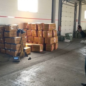 <p>Досмотр - форма проведения таможенного контроля, которая у большинства участников ВЭД ассоциируется с рисками и дополнительными расходами. У Клиентов ГК STA &laquo;СибирьТрансАзия&raquo; новость о назначении досмотра не вызывает волнений. Мы отрабатываем процедуры на собственном СВХ, силами компетентных штатных сотрудников, качественно и быстро. При этом, Клиенты не несут дополнительных расходов. Планируете поставку товарной партии из Китая? Обязательно получите наше коммерческое предложение. Доставка и таможенное оформление грузов из Китая &ndash; наша профессия!</p>
