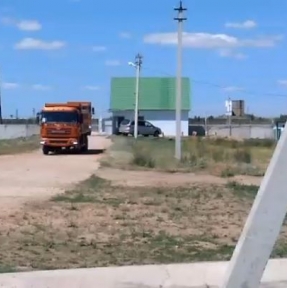 <p>Мы много лет предоставляем качественный таможенный сервис Компаниям &ndash; участникам ВЭД, импортирующим самосвалы из Китая, у нас лучшие условия на маршруте логистики транзитом через Казахстан. Наш логистический терминал (СВХ) расположен в селе Веселоярск, Рубцовского района, Алтайского края. Только за 2019 год нами было оформлено 427 единиц транспортных средств. Обязательно получите нашу консультацию по условиям и возможностям сотрудничества.</p>
