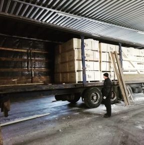 <p>Работа кипит! Очередная партия оборудования выпущена в свободное обращение. В структуре импорта из КНР в РФ по объемам уверенно лидируют всевозможные средства труда: машины и оборудование, станки, производственные линии. В структуре товаров, ввозимых ГК &laquo;СибирьТрансАзия&raquo; в адрес Компаний &ndash; Клиентов, доля оборудования и его частей стремится к отметке в 70% от общего объема. Если у Вас есть потребность в качественных услугах по авто доставке и официальному таможенному оформлению из Китая, отправьте нам Завязку, мы сделаем Вам коммерческое предложение, дадим необходимые консультации.</p>
