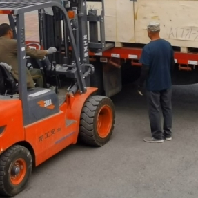 <p>Еще новостей? Пожалуйста: - с 1 июля маркировка обуви все-таки станет обязательной. Импортируете обувь из Китая? Обращайтесь, мы умеем работать с товарной группой - ГК STA &laquo;СибирьТрансАзия&raquo; вернула себе право давать импортерам фруктов и овощей из Узбекистана экспертный таможенный сервис на нашем СВХ, расположенном в селе Веселоярск, Алтайского края - Профессиональные юридические услуги в сфере внешнеэкономической деятельности от ГК STA &laquo;СибирьТрансАзия&raquo; - максимально качественная защита Ваших интересов: если уже столкнулись с проблемой или хотите их избежать. Мы обеспечиваем Ваш бизнес с Китаем комфортным и безопасным сервисом, включающим все аспекты логистики, таможенного оформления, документального, финансового и юридического сопровождения внешнеэкономической сделки. Если просто: Вы ставите задачу, а мы даем комплексное безопасное решение, предоставляя Вам возможность не отвлекаясь заниматься развитием Вашего бизнеса.</p>
