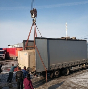 <p>Дамы и господа, с первым днем весны вас! Пышного и обильного цветения вашему бизнесу. Для нас день отмечен отправкой очередной партии сборных грузов из Китая. Сколько времени уходит на формирование партии у Вашего оператора? И каковы общие сроки доставки сборной партии? Ваш оператор делает доставку в формате &laquo;от двери до двери&raquo;? Сотрудники Вашего перевозчика подготавливают процедуру таможенного оформления заранее, пока партия находится в доставке по КНР? У Вашего оператора собственный СВХ, или Вам выставляют отдельные счета на услуги таможенного склада? Планируя доставку очередной товарной партии, отправьте нам запрос на доставку. Мы сделаем Вам коммерческое предложение и предоставим исчерпывающие консультации по всем аспектам наших услуг. Нам есть, что предложить Вам!</p>
