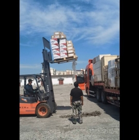 <p>Гроссмейстерская логистика &ndash; это способность находить решения в самых непростых обстоятельствах, когда условия, напрямую влияющие на бизнес &ndash; процессы, меняются не ежедневно, а буквально несколько раз в день. В минувшую пятницу направили очередную партию сборных грузов в автомобильный пункт пропуска. Погрузка, экспортное оформление, выход &ndash; запланированы на завтра. Планируете поставку товарной партии из Китая? Обязательно получите наше коммерческое предложение и консультацию по возможностям и условиям сотрудничества. Доставка и таможенное оформление грузов из Китая &ndash; наша профессия!</p>
