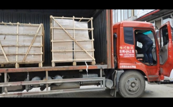 Отгрузка партии стеклянных стаканов со склада груз...