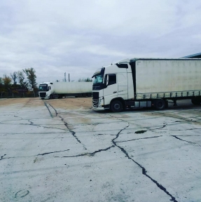 <p>Очередная партия сборного груза вчера была размещена на нашем СВХ, а на СВХ во Владивостоке и Новосибирске &ndash; очередные сборные контейнеры. Кипит работа у специалистов Отдела таможенного оформления. Кипит и спорится - первые поданные декларации уже выпущены. Планируете поставку товарной партии? Обязательно получите наше коммерческое предложение и консультацию по возможностям и условиям сотрудничества. Доставка и таможенное оформление грузов из Китая &ndash; наша профессия!</p>
