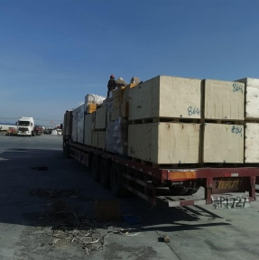 <p>Новости с нашего склада консолидации и логистической обработки в Китае. Очередная партия сборного груза направлена в автомобильный пункт пропуска. Отрабатываем экспортные таможенные формальности, готовимся к выходу. Планируете поставку? Обязательно получите наше коммерческое предложение и консультацию по возможностям и условиям сотрудничества. Доставка и таможенное оформление грузов из Китая &ndash; наша профессия!</p>
