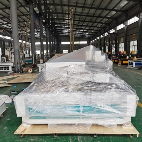 <p>Приняли к доставке фрезерно-гравировальный станок с автосменой инструмента, модель 2130 ATC, производства Фабрики PHILLICAM. С 2008 года делаем доставку и таможенное оформление станков, оборудования, производственных линий из Китая в РФ. Планируете покупку средств производства в КНР? Обязательно получите консультацию наших специалистов по возможностям и условиям сотрудничества.</p>
