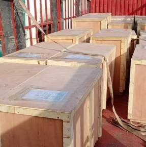 <p>На складе фабрики в Китае приняли к транспортировке очередную партию насосов, доставка в составе партии сборного груза, контейнером, едем в порт. Российским юридическим лицам, ведущим бизнес с Китаем, даем качественную логистику в формате door to door, экспертный таможенный сервис, профессиональное юридическое сопровождение, аутсорсинг услуг ВЭД. Отправьте нам заявку на доставку, мы сделаем Вам предложение, учитывающее все потребности Вашей Компании. Доставка грузов из Китая &ndash; наша профессия!</p>
