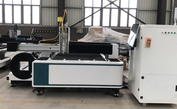 Приняли к доставке два станка на складе грузоотпра...