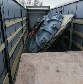 <p>Клиентоориентированный сервис СВХ ГК STA &laquo;СибирьТрансАзия&raquo; включает передачу выпущенной таможней партии к доставке до пункта назначения: поиск ТС и погрузка, либо доставка до терминала транспортной компании для небольших грузов. С 2008 года оказываем российским юридическим лицам, ведущим бизнес с Китаем, качественные услуги по доставке и таможенному оформлению коммерческих товарных партий. Пришлите нам Заявку на доставку, мы сделаем предложение, учитывающее все потребности Вашей Компании. Доставка грузов из Китая &ndash; наша профессия!</p>
