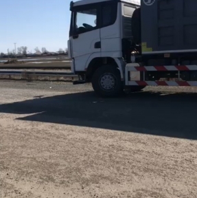 <p>Очередная партия из 11 китайских самосвалов движется в режиме транзита по территории РК к нам на оформление. За последние 2 недели специалисты ГК STA оформили на таможне 85 единиц самоходной техники. Импортируете самосвалы или автобусы из КНР? Получите наше предложение по экспертному таможенному сервису. Вам понравится работать с нами.</p>
