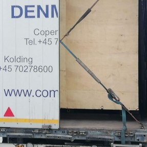 <p>Передаем выпущенные таможней товарные партии к доставке с нашего СВХ в адрес грузополучателей в РФ. Очередная партия сборного груза на выходе из КНР, в процессе оформления, и уже формируется следующая за ней. ГК STA &laquo;СибирьТрансАзия&raquo; предлагает российским юридическим лицам, ведущим бизнес с Китаем: Безопасные и эффективные логистические решения &laquo;от двери до двери&raquo; на нескольких маршрутах импорта, в формате сборных и генеральных грузов, с использованием способа доставки, соответствующего потребностям Компании &ndash; Клиента и параметрам груза - авиадоставка, доставка автомобильным транспортом, мультимодальная доставка &laquo;море+ж/д&raquo;. Экспертный таможенный сервис: - подача декларации на товары под брокерской печатью - выполнение требований нетарифного регулирования (получение разрешительных документов) - эффективная работа с дополнительными проверками - услуги профессиональных таможенных юристов. Отправьте нам заявку на доставку, мы сделаем Вам предложение, учитывающее все потребности Вашей Компании. Доставка грузов из Китая &ndash; наша профессия!</p>
