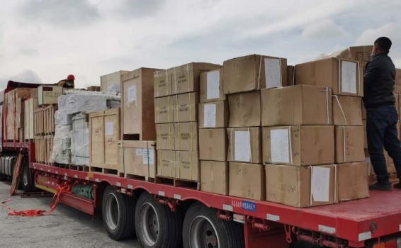 Очередная партия сборного груза проходит процедуру...