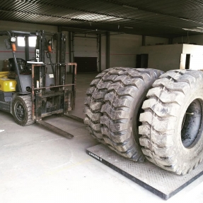 <p>На таможенный склад ГК STA &laquo;СибирьТрансАзия&raquo; поступила партия шин для спецтехники для маркировки. Если столкнулись с необходимостью в услугах таможенного склада, обратитесь к нам, мы сделаем Вам предложение, учитывающее все потребности Вашей Компании.</p>
