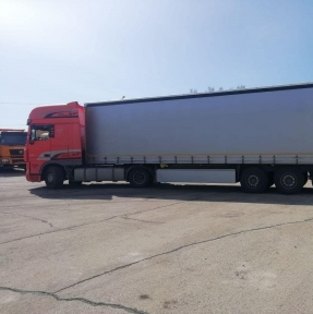 <p>Вчера разместили на нашем СВХ очередную партию сборного груза. 6 деклараций на товары поданы, 4 уже выпущены, 3 &ndash; на стадии подготовки документов. 13 лет доставляем грузы из Китая. Только официально. Только для юридических лиц. Логистика: - автодоставка в формате сборных и генеральных грузов, - море+ж/д &ndash; FCL и LCL, - авиа доставка. Таможенный сервис: - брокерские услуги, - разрешительные документы, - услуги собственного СВХ, - услуги собственного таможенного склада. Если Ваша Компания не является участником ВЭД, предложим Вам услуги контрактодержателя. Если столкнулись с необходимостью эффективного представления интересов Вашей Компании в споре с таможней, к Вашим услугам наши профессиональные таможенные юристы. Отправьте нам Заявку на доставку. Мы сделаем Вам предложение, учитывающее все потребности Вашей Компании.</p>
