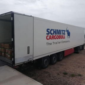 <p>Будни нашего СВХ: выпущенные таможней в свободное обращение товарные партии передаются к доставке в адрес грузополучателей в РФ. С 2008 года даем российским юридическим лицам, покупающим или размещающим заказы на производство коммерческих партий товаров в Китае, комплексные услуги высокого качества по доставке, таможенному оформлению, полному сопровождению сделок. К Вашим услугам: - логистика в формате door-to-door для сборных, генеральных и негабаритных грузов, авто, авиа и морскими контейнерами, - экспертный таможенный сервис: брокерские услуги, результативная работа с дополнительными проверками, собственный СВХ, собственный таможенный склад, - аутсорсинг услуг ВЭД: комплексная реализация ВЭД сделки с указанным Вами контрагентом, - профессиональные таможенные юристы: максимально качественное представление интересов участника ВЭД в спорах с таможней. Отправьте нам заявку на доставку, мы сделаем Вам предложение, учитывающее все потребности Вашей Компании. Доставка грузов из Китая &ndash; наша профессия!</p>
