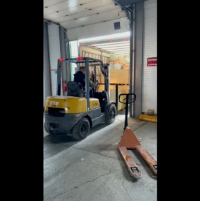 <p>Очередная партия сборного груза размещена на нашем СВХ, работаем с декларациями на товары. Даем российским юридическим лицам, ведущим бизнес с Китаем, безопасный логистический и экспертный таможенный сервисы. Отправьте нам заявку на доставку, наши специалисты свяжутся с Вами, предложат исчерпывающую консультацию по возможностям и условиям сотрудничества.</p>
