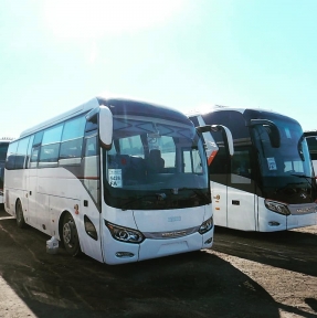 <p>Выпущена декларация на очередную партию автобусов &laquo;KingLong&raquo;. Ваш бизнес связан с продажей китайских автобусов, самосвалов или другой техники? Обязательно проконсультируйтесь с нами по условиям логистики и таможенного оформления на маршруте: АПП Зимунай, СУАР &ndash; Горняк, Алтайский край &ndash; город назначения в РФ. Если Вам нужна площадка для хранения транспортных средств до получения денежных средств от покупателей, к Вашим услугам наш СВХ &laquo;Либерал Вэльюз&raquo;, расположенный на маршруте логистики по адресу: Алтайский край, село Веселоярск, ул. Молодежная 1В.</p>
