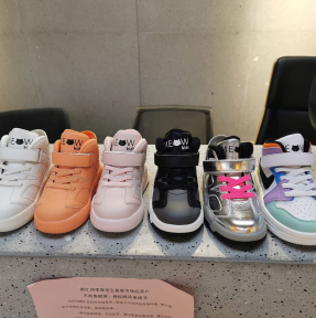 <p><span style="color: rgb(38, 38, 38); font-family: -apple-system, "system-ui", "Segoe UI", Roboto, Helvetica, Arial, sans-serif; font-size: 14px;">Готовится к отгрузке партия детской обуви, поставщик продукции подготовил образцы для согласования с Клиентом.</span><br style="color: rgb(38, 38, 38); font-family: -apple-system, "system-ui", "Segoe UI", Roboto, Helvetica, Arial, sans-serif; font-size: 14px;" />
<span style="color: rgb(38, 38, 38); font-family: -apple-system, "system-ui", "Segoe UI", Roboto, Helvetica, Arial, sans-serif; font-size: 14px;">Экспертный таможенный сервис ГК STA &laquo;СибирьТрансАзия&raquo;:</span><br style="color: rgb(38, 38, 38); font-family: -apple-system, "system-ui", "Segoe UI", Roboto, Helvetica, Arial, sans-serif; font-size: 14px;" />
<span style="color: rgb(38, 38, 38); font-family: -apple-system, "system-ui", "Segoe UI", Roboto, Helvetica, Arial, sans-serif; font-size: 14px;">- услуги собственного таможенного склада,</span><br style="color: rgb(38, 38, 38); font-family: -apple-system, "system-ui", "Segoe UI", Roboto, Helvetica, Arial, sans-serif; font-size: 14px;" />
<span style="color: rgb(38, 38, 38); font-family: -apple-system, "system-ui", "Segoe UI", Roboto, Helvetica, Arial, sans-serif; font-size: 14px;">- услуги собственного СВХ,</span><br style="color: rgb(38, 38, 38); font-family: -apple-system, "system-ui", "Segoe UI", Roboto, Helvetica, Arial, sans-serif; font-size: 14px;" />
<span style="color: rgb(38, 38, 38); font-family: -apple-system, "system-ui", "Segoe UI", Roboto, Helvetica, Arial, sans-serif; font-size: 14px;">- брокерские услуги,</span><br style="color: rgb(38, 38, 38); font-family: -apple-system, "system-ui", "Segoe UI", Roboto, Helvetica, Arial, sans-serif; font-size: 14px;" />
<span style="color: rgb(38, 38, 38); font-family: -apple-system, "system-ui", "Segoe UI", Roboto, Helvetica, Arial, sans-serif; font-size: 14px;">- соблюдение требований нетарифного регулирования,</span><br style="color: rgb(38, 38, 38); font-family: -apple-system, "system-ui", "Segoe UI", Roboto, Helvetica, Arial, sans-serif; font-size: 14px;" />
<span style="color: rgb(38, 38, 38); font-family: -apple-system, "system-ui", "Segoe UI", Roboto, Helvetica, Arial, sans-serif; font-size: 14px;">- эффективная работа с дополнительными проверками,</span><br style="color: rgb(38, 38, 38); font-family: -apple-system, "system-ui", "Segoe UI", Roboto, Helvetica, Arial, sans-serif; font-size: 14px;" />
<span style="color: rgb(38, 38, 38); font-family: -apple-system, "system-ui", "Segoe UI", Roboto, Helvetica, Arial, sans-serif; font-size: 14px;">- услуги таможенных юристов.</span><br style="color: rgb(38, 38, 38); font-family: -apple-system, "system-ui", "Segoe UI", Roboto, Helvetica, Arial, sans-serif; font-size: 14px;" />
<span style="color: rgb(38, 38, 38); font-family: -apple-system, "system-ui", "Segoe UI", Roboto, Helvetica, Arial, sans-serif; font-size: 14px;">Отправьте нам Заявку на доставку. Мы сделаем Вам предложение, учитывающее все потребности Вашей Компании.</span></p>
