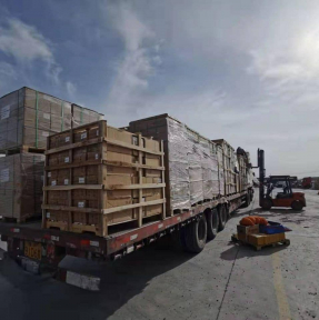 <p><span style="color: rgb(38, 38, 38); font-family: -apple-system, "system-ui", "Segoe UI", Roboto, Helvetica, Arial, sans-serif; font-size: 14px;">Вчера переместили очередную партию сборного груза с нашего слада консолидации и логистической обработки в автомобильный пункт пропуска, отрабатываем экспортные таможенные процедуры, готовимся к выходу и открытию таможенного транзита.</span><br style="color: rgb(38, 38, 38); font-family: -apple-system, "system-ui", "Segoe UI", Roboto, Helvetica, Arial, sans-serif; font-size: 14px;" />
<span style="color: rgb(38, 38, 38); font-family: -apple-system, "system-ui", "Segoe UI", Roboto, Helvetica, Arial, sans-serif; font-size: 14px;">С 2008 года даем российским юридическим лицам, покупающим или размещающим заказы на производство товаров в Китае, комплексные услуги высокого качества по доставке и таможенному оформлению.</span><br style="color: rgb(38, 38, 38); font-family: -apple-system, "system-ui", "Segoe UI", Roboto, Helvetica, Arial, sans-serif; font-size: 14px;" />
<span style="color: rgb(38, 38, 38); font-family: -apple-system, "system-ui", "Segoe UI", Roboto, Helvetica, Arial, sans-serif; font-size: 14px;">Планируя поставку очередной товарной партии, обязательно получите наше коммерческое предложение и исчерпывающую консультацию по возможностям и условиям сотрудничества.</span><br style="color: rgb(38, 38, 38); font-family: -apple-system, "system-ui", "Segoe UI", Roboto, Helvetica, Arial, sans-serif; font-size: 14px;" />
<span style="color: rgb(38, 38, 38); font-family: -apple-system, "system-ui", "Segoe UI", Roboto, Helvetica, Arial, sans-serif; font-size: 14px;">Доставка грузов из Китая &ndash; наша профессия!</span></p>
