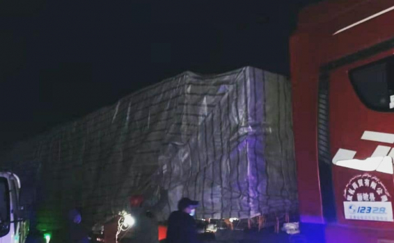 Новый год все ближе, грузов все больше. Очередная ...