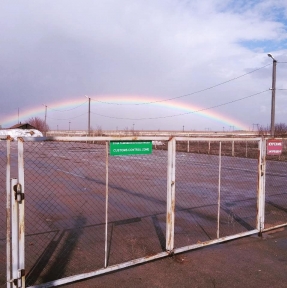 <p>Зарисовка &laquo;рабочие будни&raquo;: выпущенные товары отгружаем в адрес Компаний &ndash; Клиентов; параллельно отработали досмотр &ndash; это единственная партия из крайней машины, декларация на которую еще в работе, но, процедуры отработаны, ждем выпуска. Очередная партия сборных грузов уже через пару часов будет на СВХ.</p>
