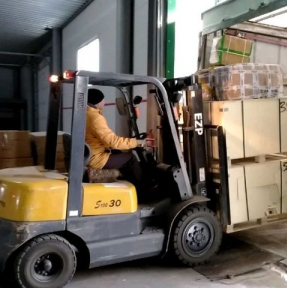 <p><span style="color: rgb(38, 38, 38); font-family: -apple-system, "system-ui", "Segoe UI", Roboto, Helvetica, Arial, sans-serif; font-size: 14px;">Закрыли транзит, разместили на нашем СВХ очередную партию сборного груза, преступили к таможенным процедурам.</span><br style="color: rgb(38, 38, 38); font-family: -apple-system, "system-ui", "Segoe UI", Roboto, Helvetica, Arial, sans-serif; font-size: 14px;" />
<span style="color: rgb(38, 38, 38); font-family: -apple-system, "system-ui", "Segoe UI", Roboto, Helvetica, Arial, sans-serif; font-size: 14px;">С 2008 года решаем задачи по официальному импорту из КНР любой сложности, учитывая все потребности Вашей Компании:</span><br style="color: rgb(38, 38, 38); font-family: -apple-system, "system-ui", "Segoe UI", Roboto, Helvetica, Arial, sans-serif; font-size: 14px;" />
<span style="color: rgb(38, 38, 38); font-family: -apple-system, "system-ui", "Segoe UI", Roboto, Helvetica, Arial, sans-serif; font-size: 14px;">- логистические решения в формате &laquo;от двери до двери&raquo;,</span><br style="color: rgb(38, 38, 38); font-family: -apple-system, "system-ui", "Segoe UI", Roboto, Helvetica, Arial, sans-serif; font-size: 14px;" />
<span style="color: rgb(38, 38, 38); font-family: -apple-system, "system-ui", "Segoe UI", Roboto, Helvetica, Arial, sans-serif; font-size: 14px;">- экспертный таможенный сервис,</span><br style="color: rgb(38, 38, 38); font-family: -apple-system, "system-ui", "Segoe UI", Roboto, Helvetica, Arial, sans-serif; font-size: 14px;" />
<span style="color: rgb(38, 38, 38); font-family: -apple-system, "system-ui", "Segoe UI", Roboto, Helvetica, Arial, sans-serif; font-size: 14px;">- услуги собственного СВХ,</span><br style="color: rgb(38, 38, 38); font-family: -apple-system, "system-ui", "Segoe UI", Roboto, Helvetica, Arial, sans-serif; font-size: 14px;" />
<span style="color: rgb(38, 38, 38); font-family: -apple-system, "system-ui", "Segoe UI", Roboto, Helvetica, Arial, sans-serif; font-size: 14px;">- услуги таможенного склада,</span><br style="color: rgb(38, 38, 38); font-family: -apple-system, "system-ui", "Segoe UI", Roboto, Helvetica, Arial, sans-serif; font-size: 14px;" />
<span style="color: rgb(38, 38, 38); font-family: -apple-system, "system-ui", "Segoe UI", Roboto, Helvetica, Arial, sans-serif; font-size: 14px;">- услуги профессиональных таможенных юристов.</span><br style="color: rgb(38, 38, 38); font-family: -apple-system, "system-ui", "Segoe UI", Roboto, Helvetica, Arial, sans-serif; font-size: 14px;" />
<span style="color: rgb(38, 38, 38); font-family: -apple-system, "system-ui", "Segoe UI", Roboto, Helvetica, Arial, sans-serif; font-size: 14px;">Отправьте нам Заявку на доставку, наш специалист свяжется с Вами, предоставит исчерпывающую консультацию по возможностям и условиям сотрудничества и коммерческое предложение.</span></p>
