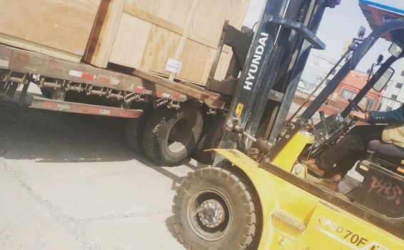 На складах в Тачэн кипит работа! Вчера два генерал...