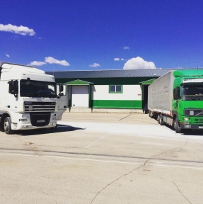 <p>А вот и подоспели на наш СВХ &laquo;Либерал Вэльюз&raquo; ТС со сборными грузами. Приняли, размещаем. Работа кипит!</p>
