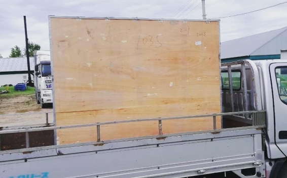 По утреннему холодку отгрузили во Владивосток стен...