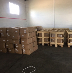 <p>Завершается процесс размещения товарных партий на нашем СВХ. Все как мы любим: очень много очень срочной работы. Многозадачность &ndash; наш конек. Оперативность &ndash; наша отличительная черта. Качество &ndash; наше кредо. Безопасность &ndash; наш девиз. Клиентоориентированность &ndash; наше все.</p>
