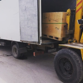 <p>Сегодня передали Компании &ndash; Клиенту очередную партию стендов для регулировки и проверки ТНВД. С этой Компанией нас связывают уже 9 лет сотрудничества. Мы очень признательны за лояльность!</p>
